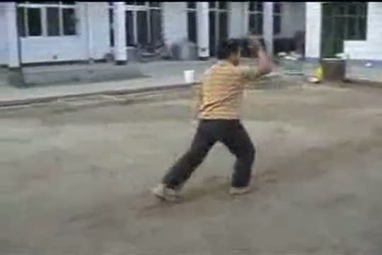 Harte Kicks mit der Fußspitze