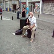 Dieser Opa rockt Dieser Opa rockt